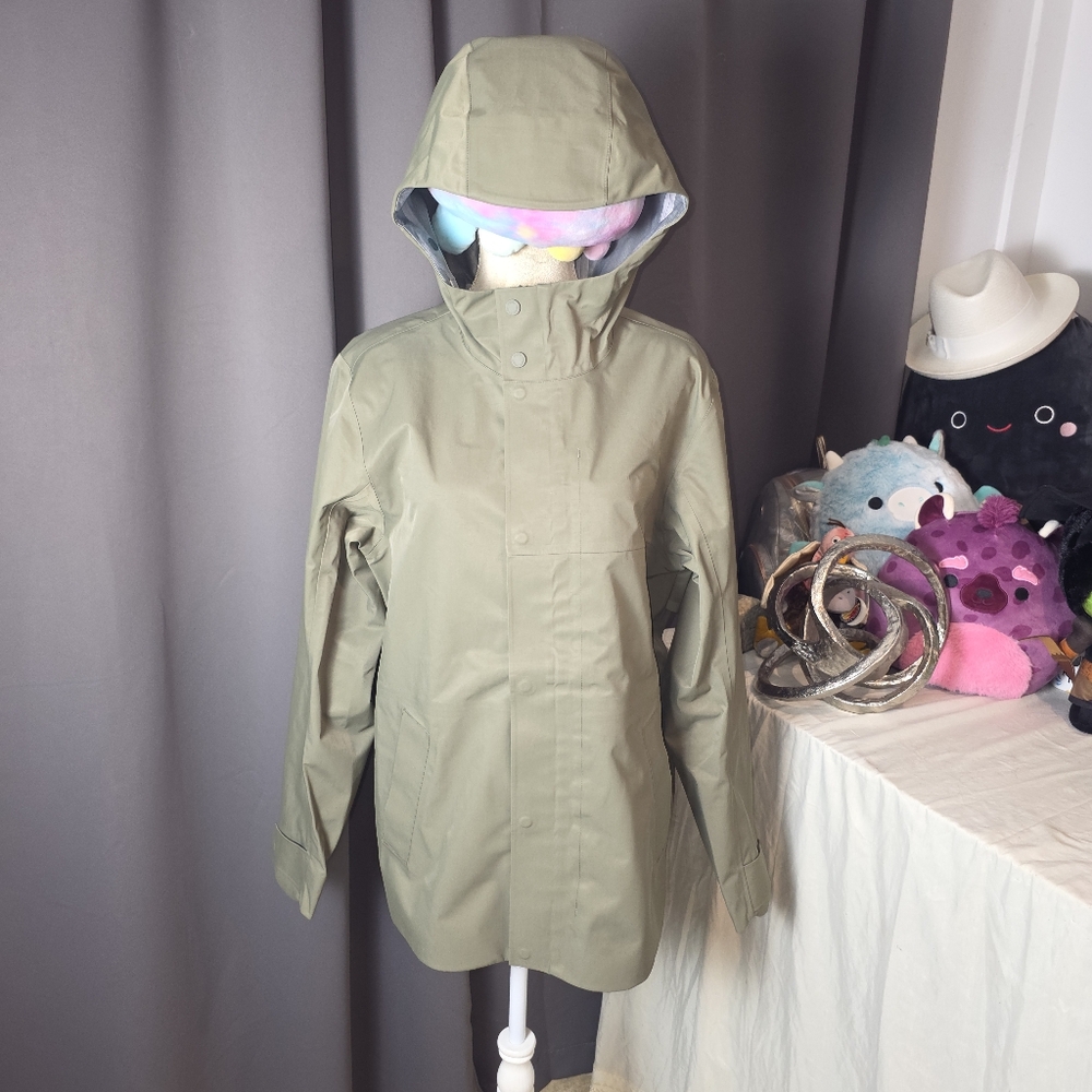 Vuori Rain Jacket Men’s‎ M Green Waterproof Hooded Windbreaker NWOT Lightweight